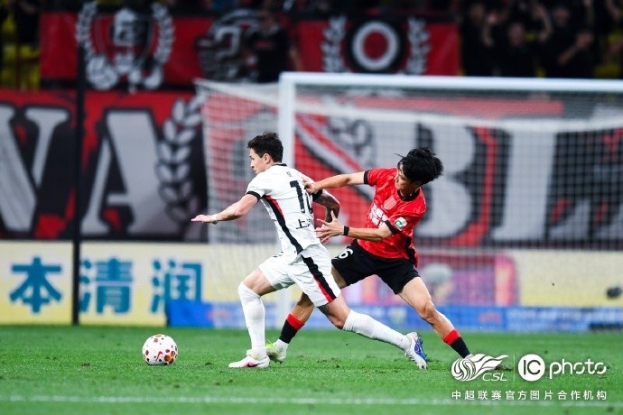 李新翔单刀定乾坤 颜骏凌两度神扑海港客胜蓉城 李新翔单刀定乾坤 颜骏凌两度神扑海港客胜蓉城
