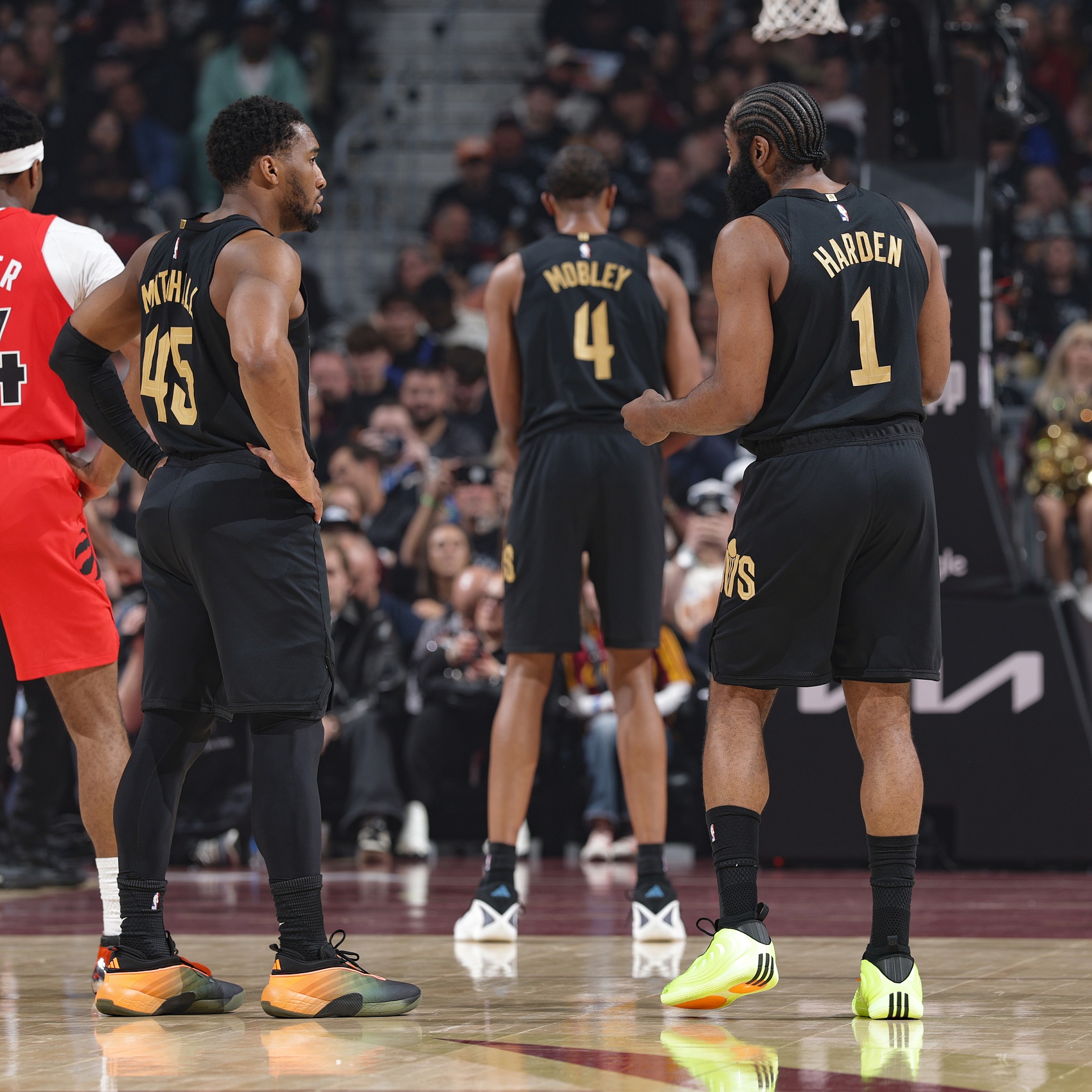 骑士0-3落后尼克斯,记者怒批核心阵容应拆解 骑士0-3落后尼克斯,记者怒批核心阵容应拆解
