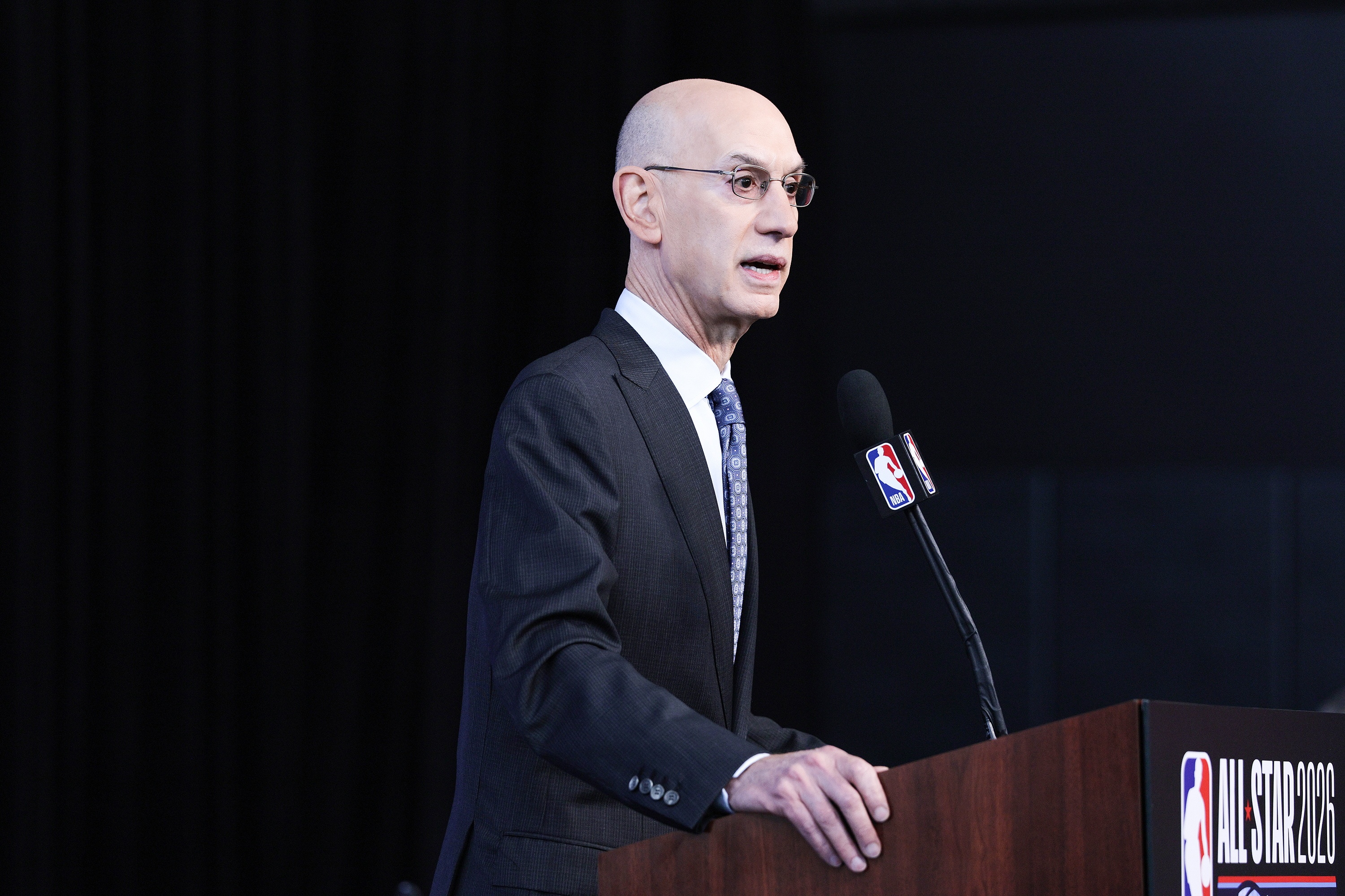 萧华曝NBA将引入AI鹰眼系统:自动判定出界回场,裁判专注主观犯规 萧华曝NBA将引入AI鹰眼系统:自动判定出界回场,裁判专注主观犯规