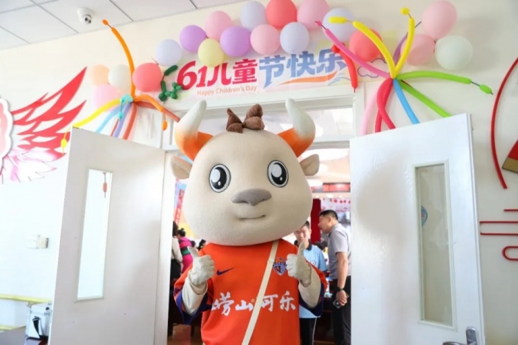 青岛海牛六一公益行动：从福利院到汇演现场