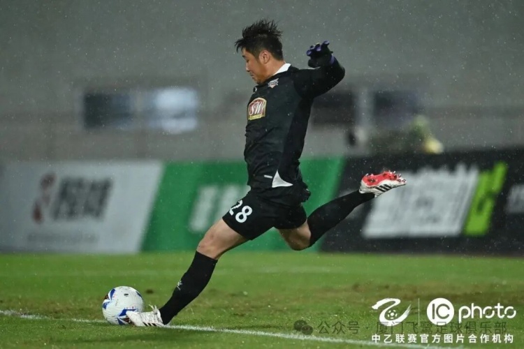 十人厦门飞鹭客场0-1温州,三连胜遭大雨终结 十人厦门飞鹭客场0-1温州,三连胜遭大雨终结